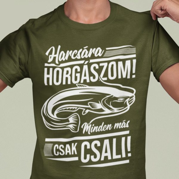   Harcsára horgászom, minden más csak csali! (Férfi póló)